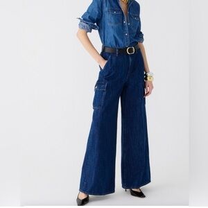 J crew High-rise superwide-leg cargo jean in Dark wash
Size 25 dark jeans